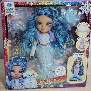 Rainbow High Winter Wonderland - Skyler (Blue) - 28 cm Fashion Doll, With Hidden Magic Snow That Puffs Up with Water, Comes with A Snowman Kit, Suitable For Kids Ages 4-12 Years Old and Collectors