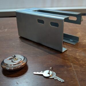 Relaxdays 10031042 trailer lock, common for common couplings, anti-theft protection, round lock, trailer box lock, steel, silver, 11 x 15 x 23.5 cm