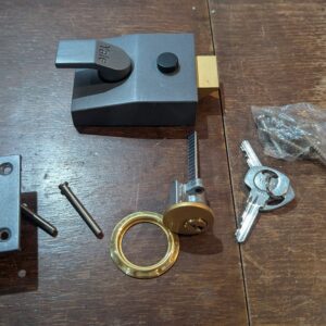 Yale P-89-DMG-PB-60 Deadlocking Nightlatch, Automatic Deadlock, Dark Metallic Finish/Brass Cylinder, High Security, Outdoor Lock, Front Door Latch