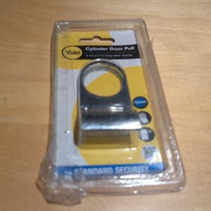 Yale P-110-CH Cylinder Pull, for 3.2cm cylinder diameter, Polished Brass Finish, Standard Security, Visi Packed, suitable for Wooden doors