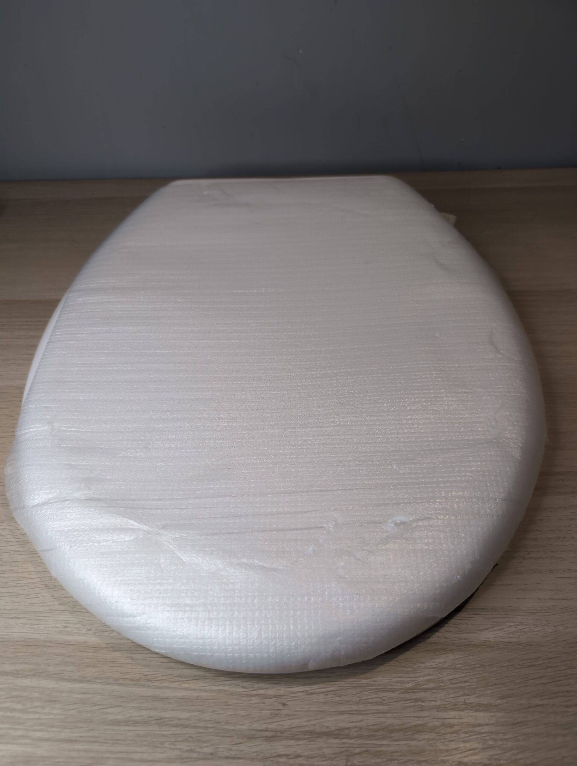Pipishell Soft Close Toilet Seat White Oval Quick Release Top Fixing New - Image 5