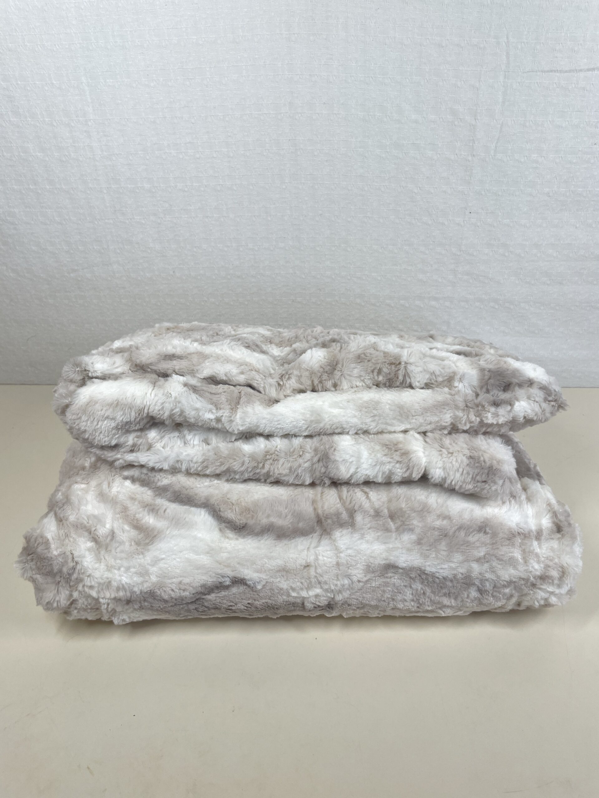 Wajade Sherpa Fleece Throw Blanket Fluffy Faux Fur Khaki White 130x160cm - Image 4