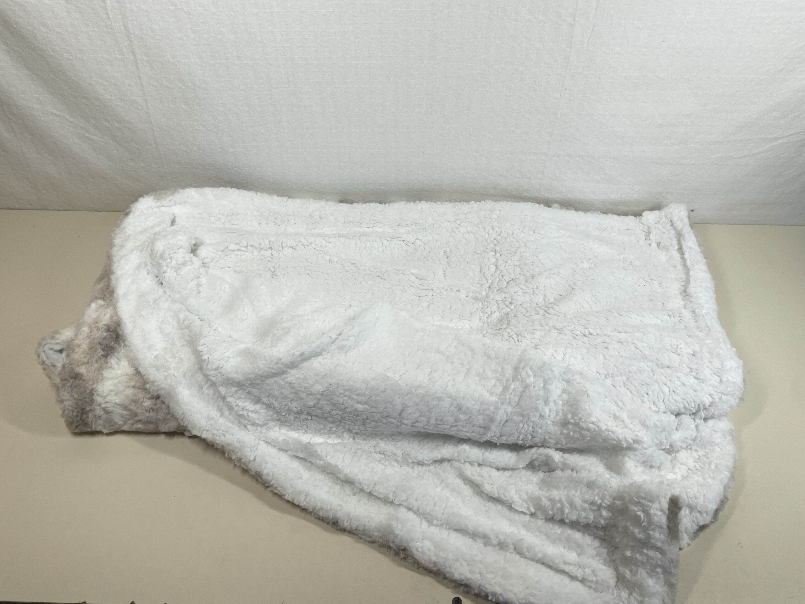 Wajade Sherpa Fleece Throw Blanket Fluffy Faux Fur Khaki White 130x160cm - Image 6