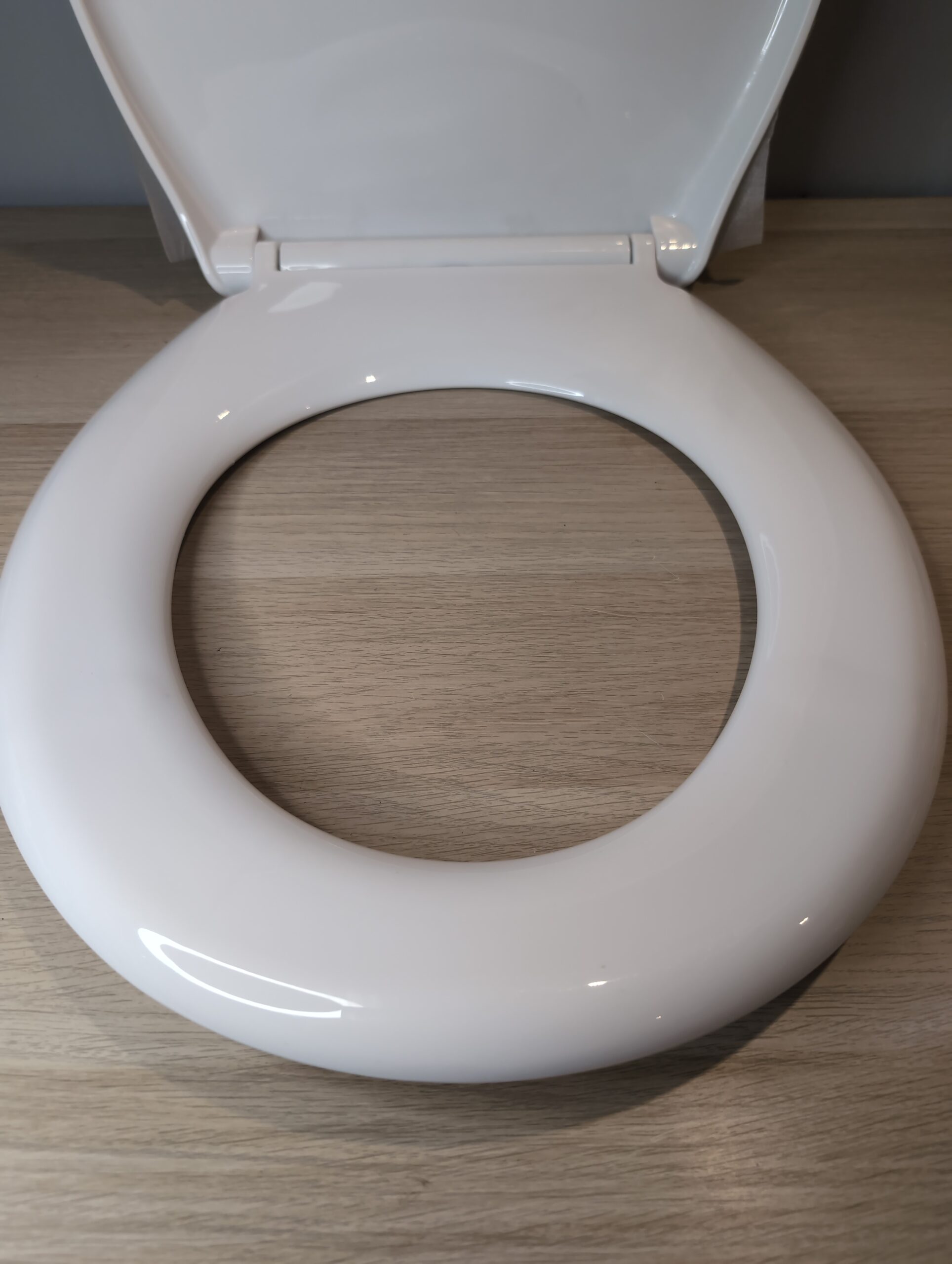 Pipishell Soft Close Toilet Seat White Oval Quick Release Top Fixing New - Image 2