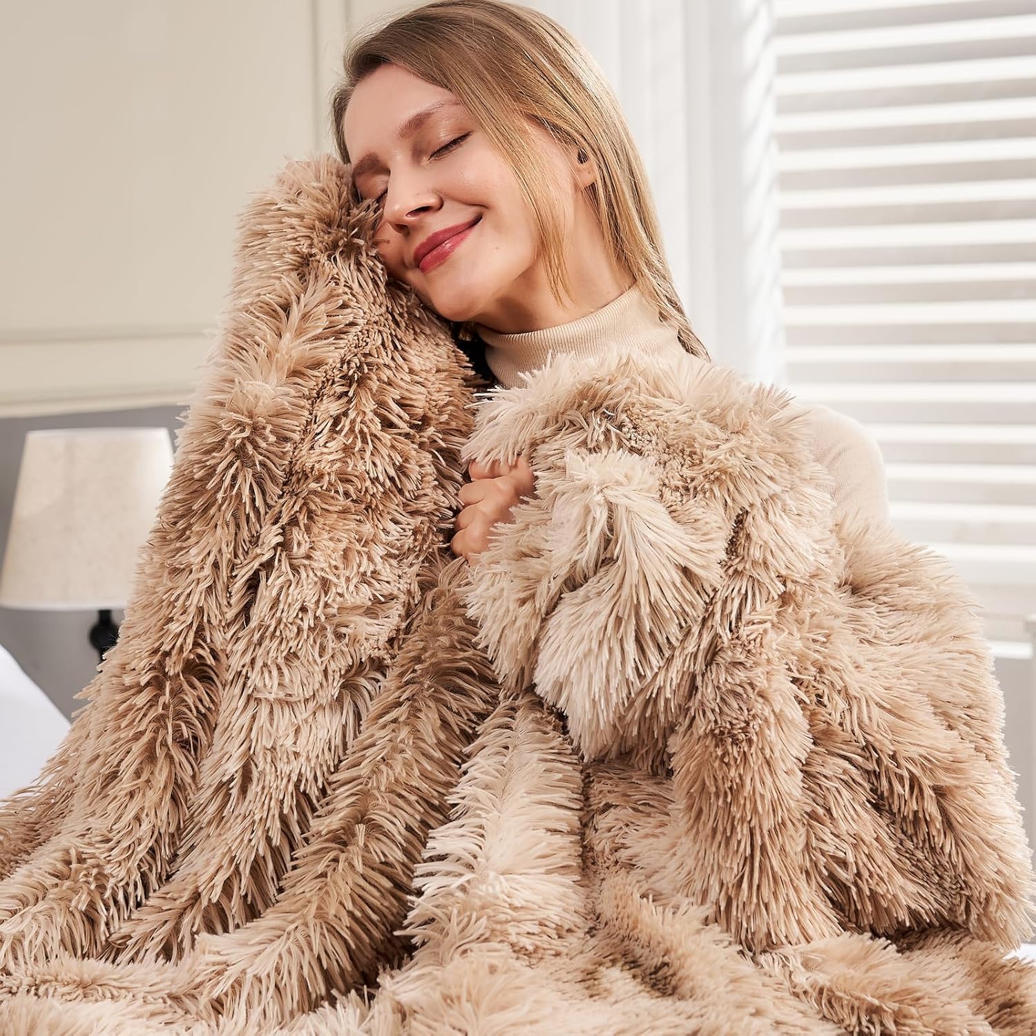 Wajade Sherpa Fleece Throw Blanket Fluffy Faux Fur Khaki White 130x160cm - Image 2