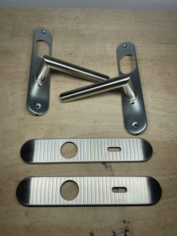 Bricard Tempo Disco - Set of Stainless Steel Door Handles on Plate - 666469 - Image 3
